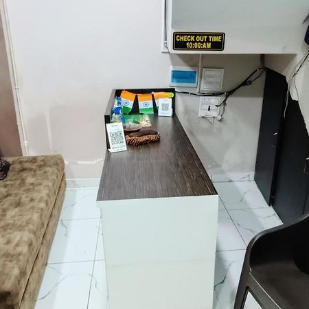 Hotel Rainbow Уджайн Екстериор снимка