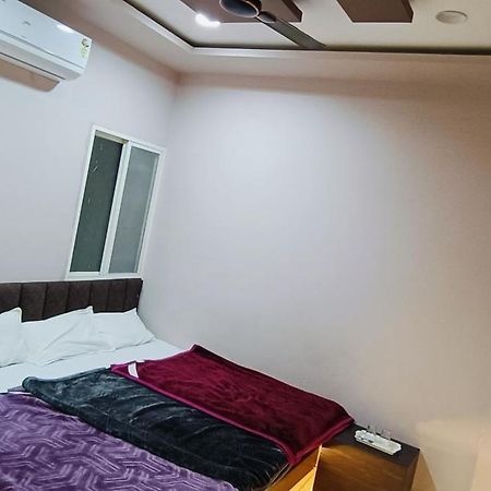 Hotel Rainbow Уджайн Екстериор снимка